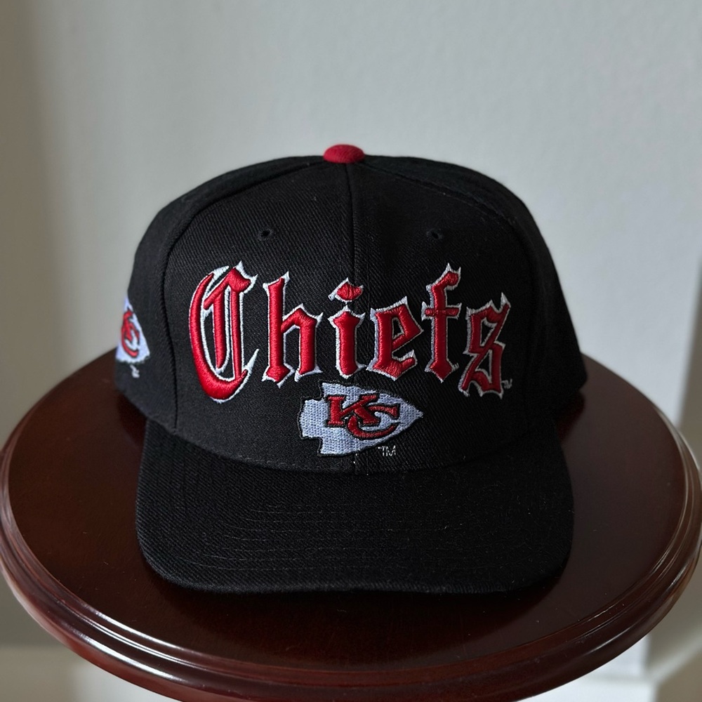 Vintage Kansas City Chiefs Drew Pearson 90s NFL Old English Snapback Hat Cap